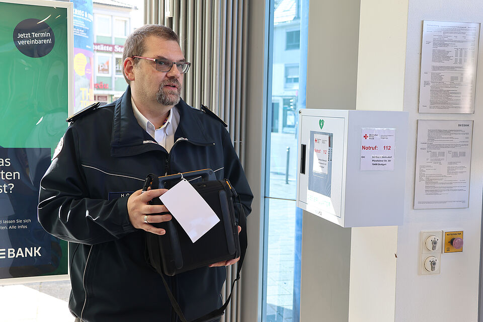 Übergabe AED BW-Bank